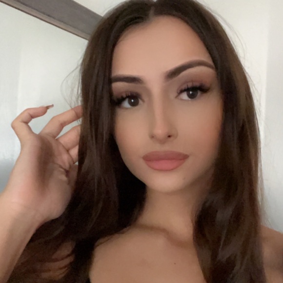 Meet your Posher, Melissa - Picture 1 of 1